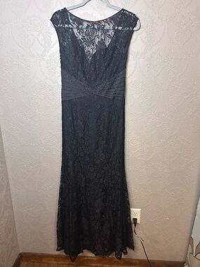 Black Lace Cap-Sleeve Evening Gown Jade Couture 6 USA